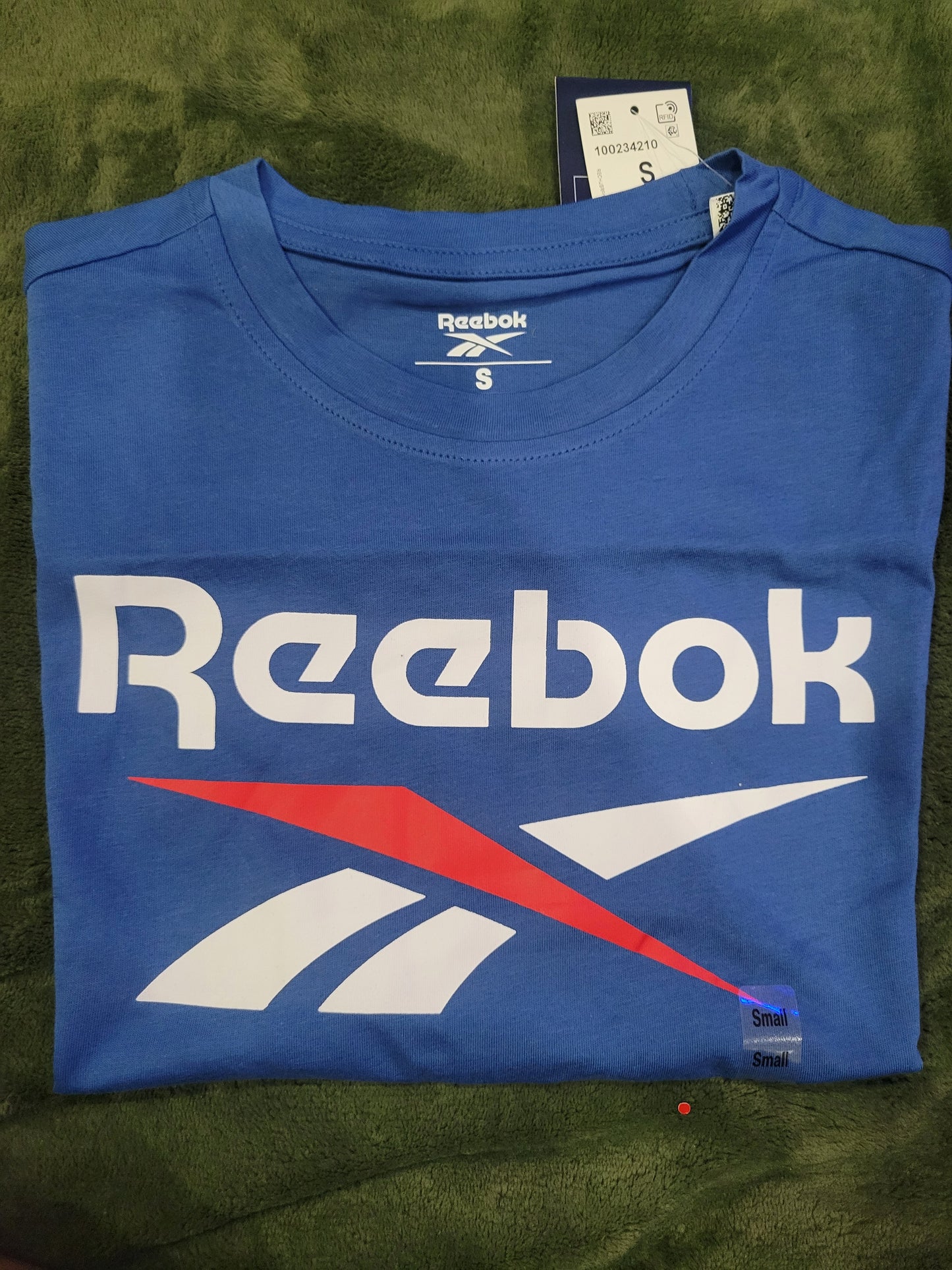 REEBOK TEE - MEDIUM