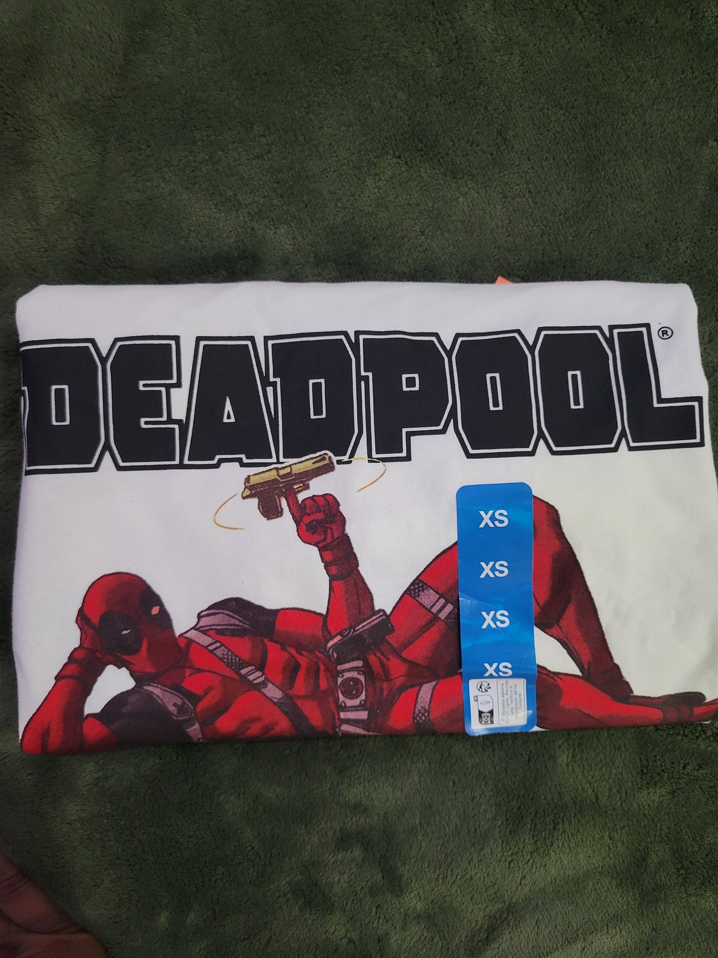 MEN GRAPHIC TEES / MERCH
